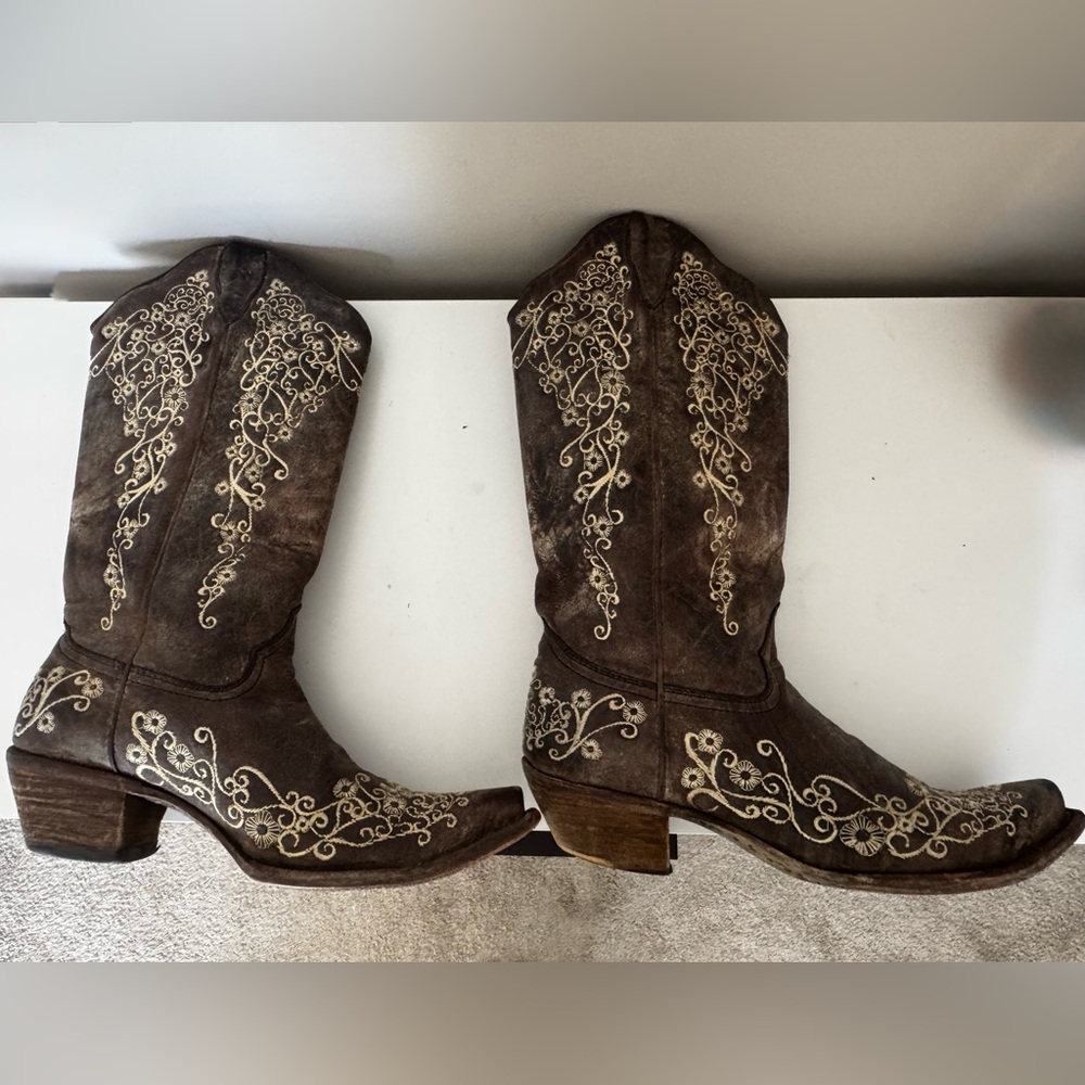 Corral western boots A1094 distressed brown leather floral embroidery size 9.5